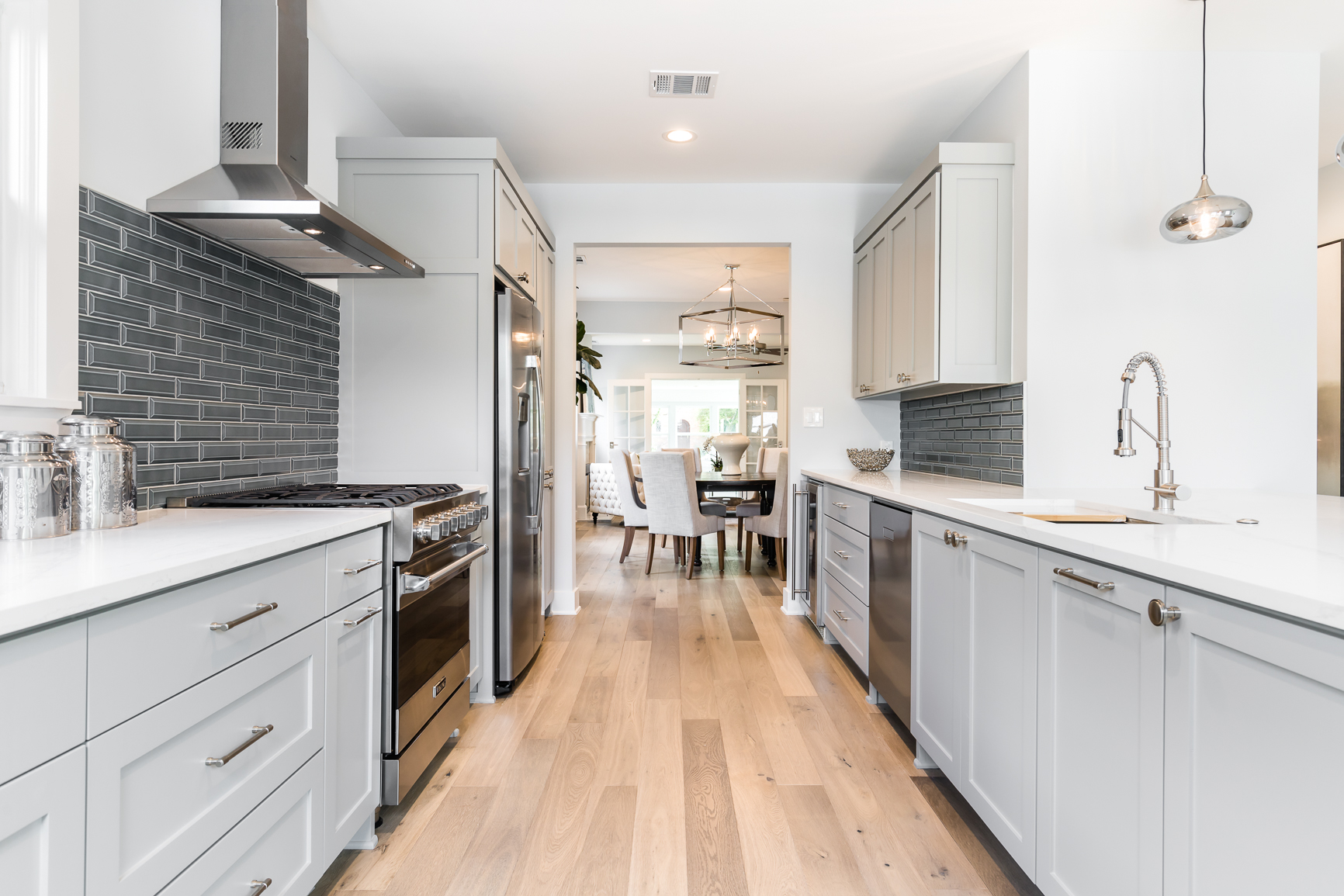Dallas Contemporary White Kitchen Cabinets Pull Out Shelving Glass Fronts by StyleCraft Cabinets Tx Dallas Contemporary White Kitchen Cabinets Pull Out Shelving Glass Fronts by StyleCraft Cabinets Tx